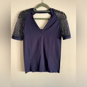 Navy mesh detailing short sleeve V-neck size extra small top ❤️